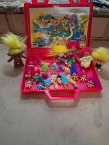 lot 15 image: RoseArt Troll Doll Playset Red Carrying Case Multiple Figures