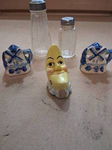 lot 16 image: 5 Piece Ceramic Novelty Salt Pepper Shakers Lot Japan Windmill Face