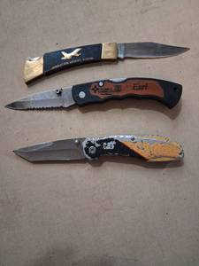 lot 43 image: 3 Folding Pocket Knives Operation Desert Storm Clines Corners Earl
