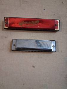 lot 48 image: 2 Harmonicas lot (2 pieces) red blue steel