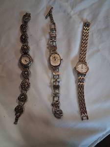 lot 50 image: Lot of 3 Wristwatches with Metal Bracelets