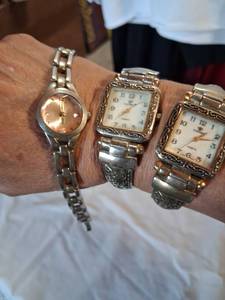 lot 52 image: Lot of 4 Watches Quartz Round and Square Face Link Bracelet