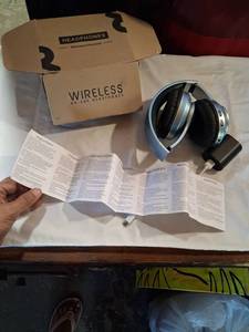 lot 81 image: Wireless On-Ear Headphones with USB Charger and Instructions