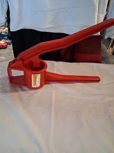 lot 84 image: Red Kitchen Utensil Set Ricer Garlic Press one -Piece