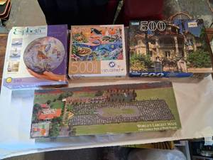 lot 86 image: Dole Worlds Largest Maze 12 x 36 Inch Panoramic Puzzle 1998 Guinness
