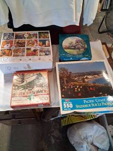 lot 88 image: Cardinal 12 Puzzles Set 500300150 Piece Multi-Pack