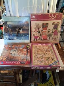 lot 93 image: American Publishing Bear With It Jigsaw Puzzle 550 Piece