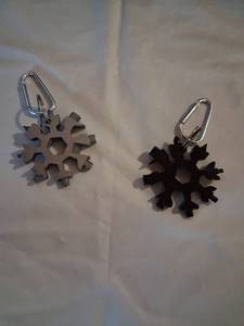 lot 119 image: Snowflake Multi-Tool Keychain 2-Piece Set