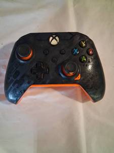 lot 125 image: PDP Wired Controller for Xbox 049-012