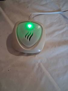 lot 135 image: Ultrasonic Pest Repeller Device with Green LED Indicator