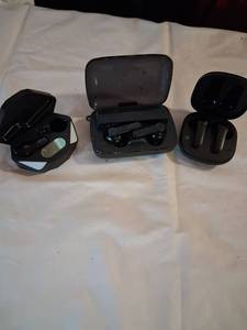 lot 136 image: Wireless Earbuds with Charging Cases Lot of 3 Black