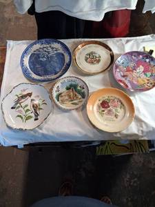 lot 147 image: Decorative Plates Lot 6 Pieces Alice in Wonderland and Commemorative