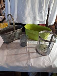 lot 152 image: Vintage Garden 4-Piece Container Set Basket Bins Mesh Organizers