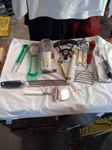 lot 156 image: Kitchen Gadgets & Utensils Lot 12 Pieces Grater Peeler Pasta Fork Scoop