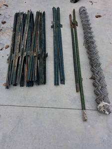 lot 171 image: Lot Fence Panels Posts and Chain Link Fencing Materials 22 peices.