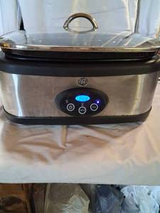 lot 173 image: GE Slow Cooker with Digital Controls and Glass Lid