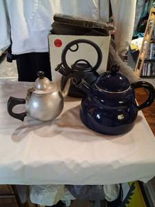 lot 176 image: Lot of 3 teakettles, Items as pictured.
