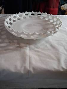 lot 179 image: White Openwork Oval Dish with Pierced Border