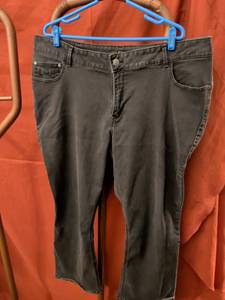 lot 40 image: Rider Womens Capri Jeans 24W Petite Boot Cut Gray Denim