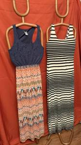 lot 57 image: Lot of 2 Womens Sleeveless Dresses Size S
