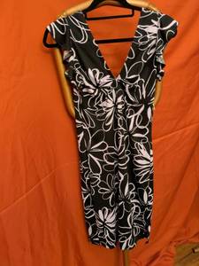lot 83 image: Womens Floral Print Wrap Dress Black White Size 1-1311