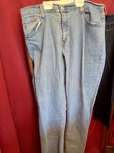 lot 91 image: Levis 550 Classic Relaxed Boot Cut Jeans 14M