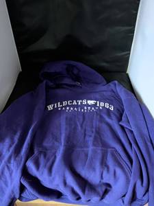 lot 104 image: Kansas State University Wildcats 1863 Hoodie XL