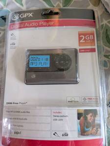 lot 110 image: GPX Digital Audio Player MW2405 2GB MP3 WMA