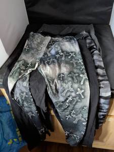 lot 114 image: Lot of 3 Clothing Items Size M and XL