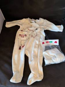 lot 138 image: Vitamins Baby Footie Pajamas with Hat Size 36 Months