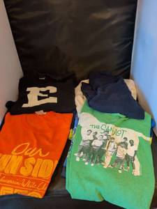 lot 143 image: Graphic Print T-Shirt Lot 4 Pieces Black Orange Green