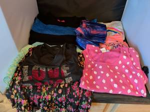 lot 157 image: Kids Clothing Lot 10 Pieces Shirts Skirts Leggings Assorted