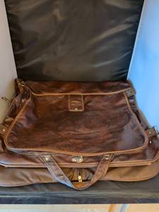 lot 166 image: Samsonite Silhouette Messenger Bag