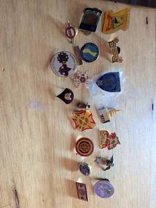 lot 175 image: Lot of  Assorted Military Veterans Pins Badges Commemorative