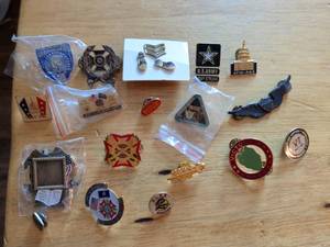 lot 179 image: Military Pins Badges Insignia Lot US Army VFW Kansas