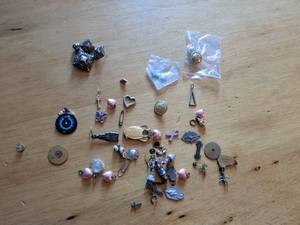 lot 189 image: Lot of Assorted Metal Charms Pendants Findings Jewelry Craft Supplies