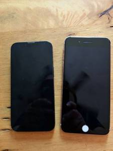 lot 191 image: Lot of 2 Apple iPhones for Parts or Repair