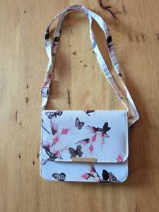 lot 198 image: Butterfly Print Crossbody Shoulder Bag with Flap Closure