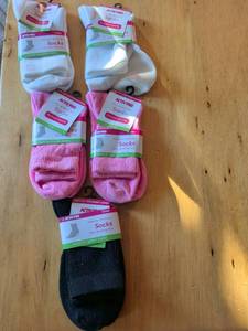 lot 203 image: Activ Pro Diabetic-Friendly Socks Non-Binding Top Health Comfort Series Lot of 5