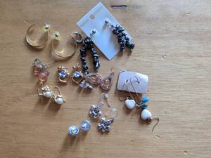 lot 210 image: Fashion Earrings Lot 10 Pairs Assorted Styles
