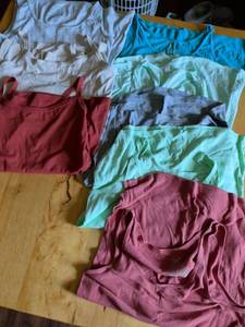 lot 215 image: Lot of 6 Womens Tank Tops and Camisoles Various Colors