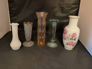 lot 219 image: Lot of 5 Decorative Vases Glass and Ceramic