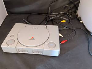 lot 249 image: Sony PlayStation Console SCPH-1001 with AV and Power Cables. Powers on. Cant get it to show up on the TV screen