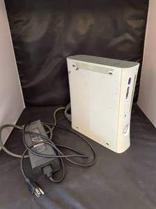 lot 252 image: Microsoft Xbox 360 Console with Power Supply Powers on does not connect to TV