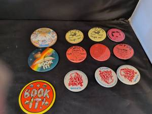 lot 254 image: Book It Reading Program Promotional Buttons Lot 12 Pieces