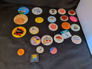 lot 257 image: Lot Vintage Buttons Pins Badges Political Promotional Collectible