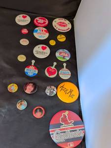 lot 268 image: Lot of Assorted Buttons and Pins Including Sports and Restaurant Brands