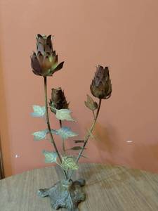 lot 274 image: Vintage Tole metal Flowers