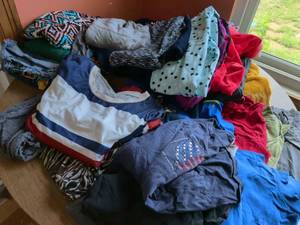 lot 292 image: Clothing Lot Bundle Mixed Tops Sweaters Shirts Approximately 15 Items.