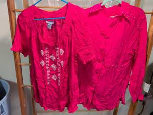 lot 14 image: Catherines Womens Embroidered Button-Front Shirt 3X Pink